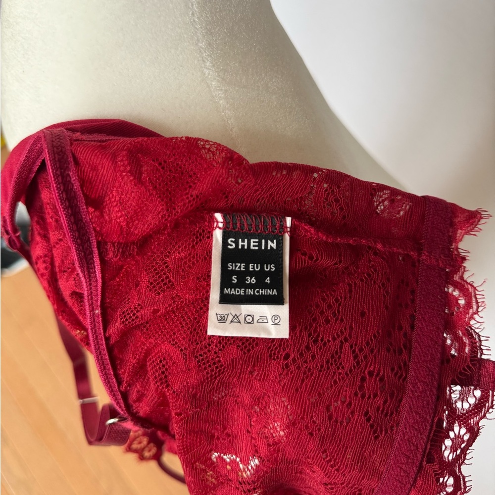 SHEIN RED Lace Crop Top - Picture 3 of 7